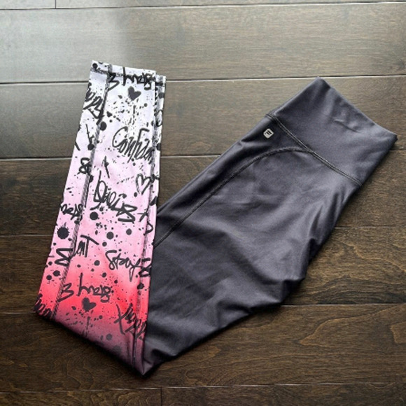 𝅺NWT Fabletics X Demi Lovato Leggings, size M  (6-8) The Up and Coming - Picture 1 of 5